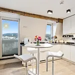 Modern Elegance In Historical Center Apartament *