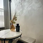 Modern Elegance In Historical Center Apartament Trewir