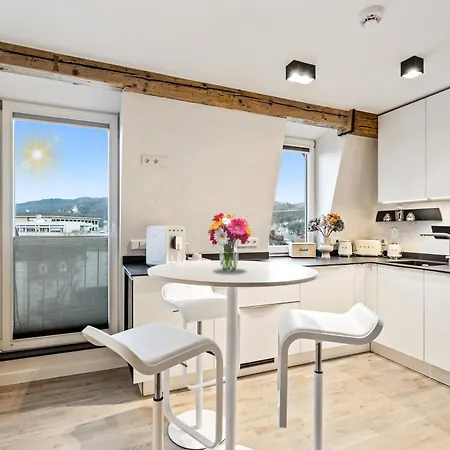 Modern Elegance In Historical Center Apartment *