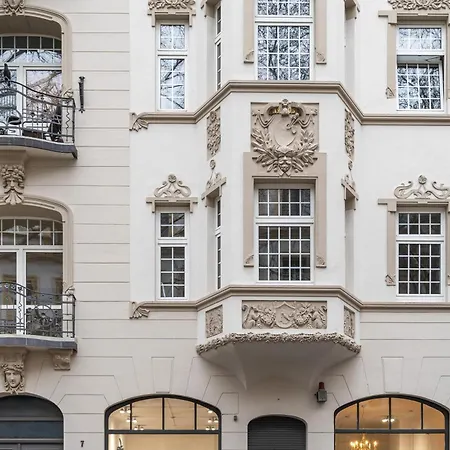 Modern Elegance In Historical Center Apartment *